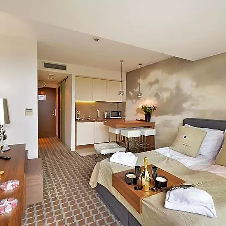 Apartman Marine Prywatny Widok Na Morze Basen Sauna Jacuzzi 5 Pietro Kołobrzeg
